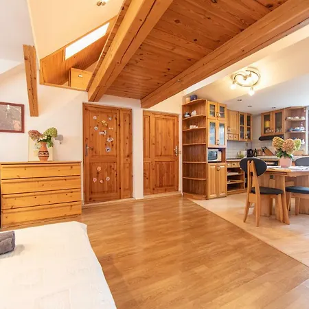 Romantic Attic Retreat Bratislava Exterior photo