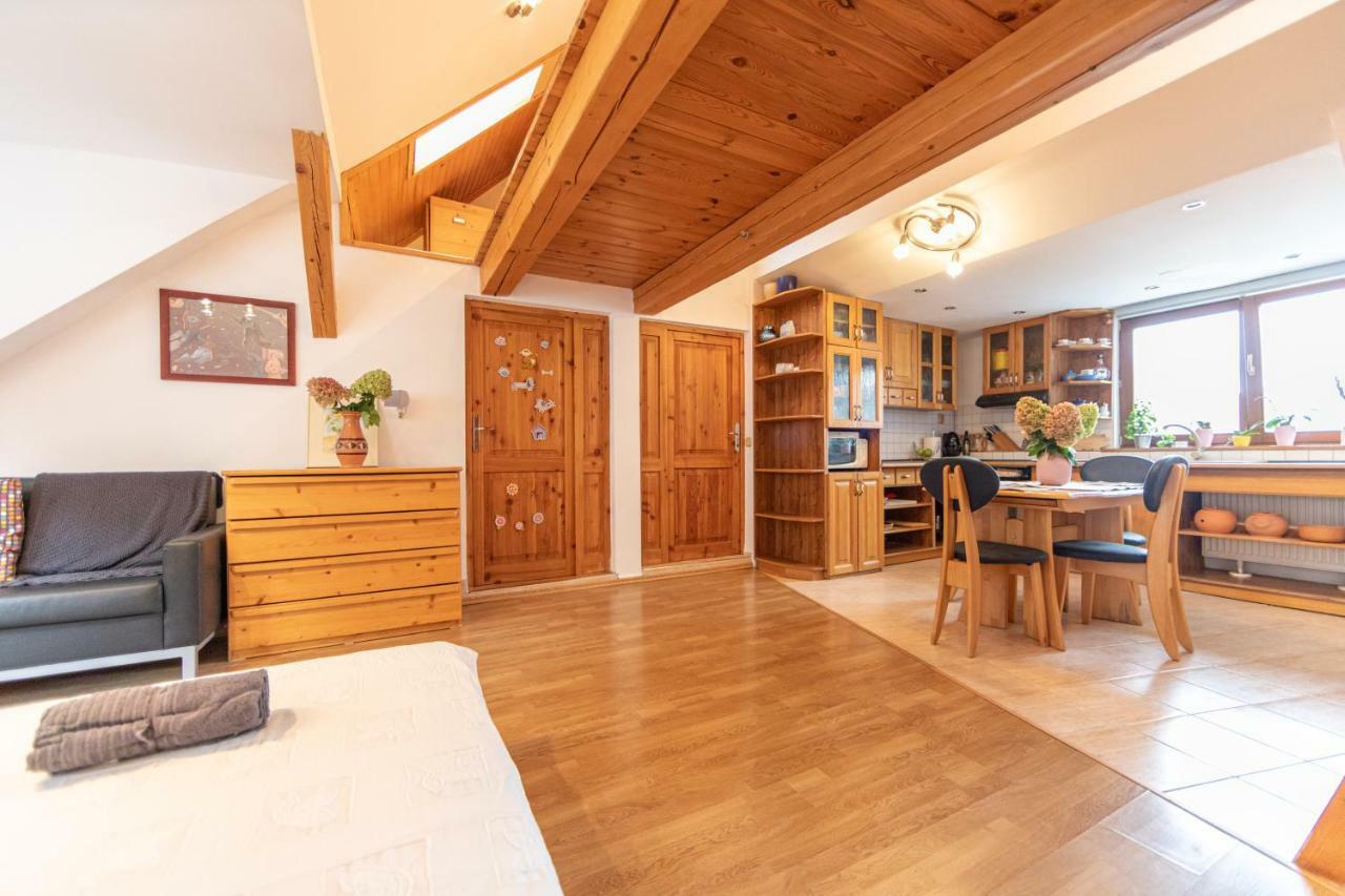 Romantic Attic Retreat Bratislava