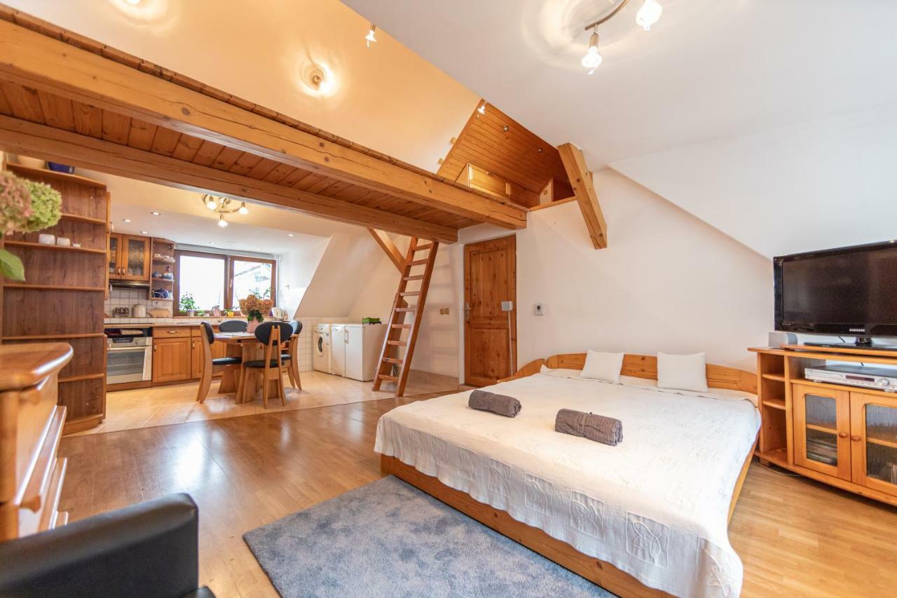 Apartment Romantic Attic Retreat Bratislava