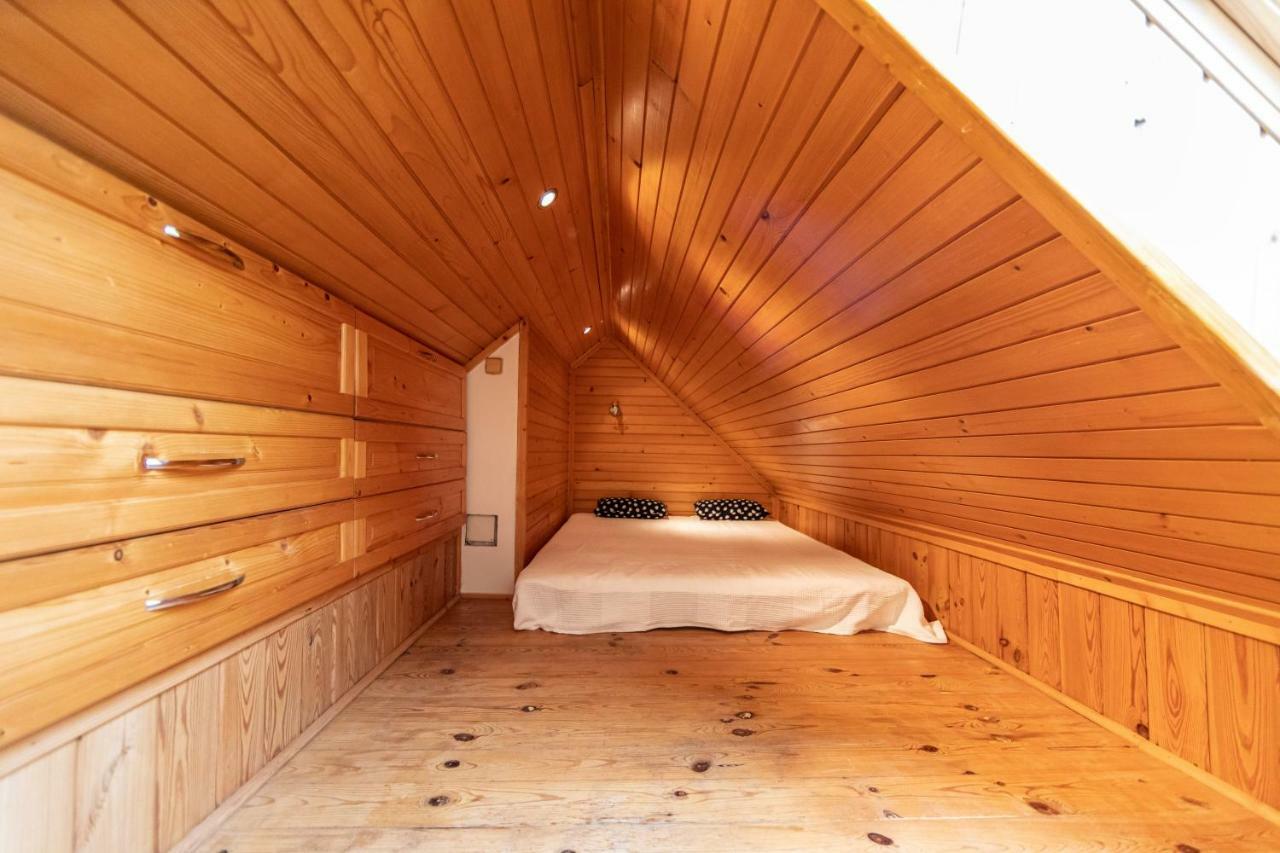 Romantic Attic Retreat Apartment