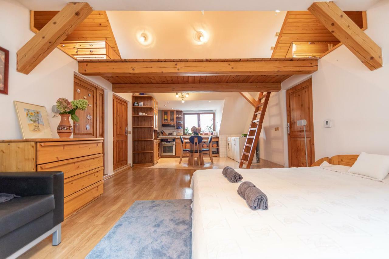 Apartment Romantic Attic Retreat Bratislava